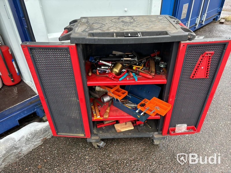 Verktyg, maskiner & allt övrigt innehåll i container.