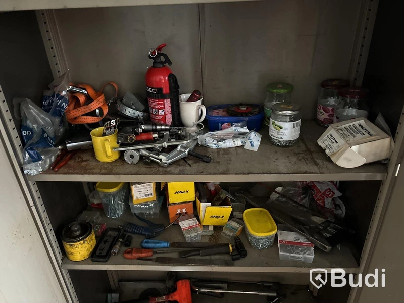 Verktyg, maskiner & allt övrigt innehåll i container.