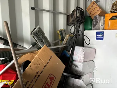 Verktyg, maskiner & allt övrigt innehåll i container.