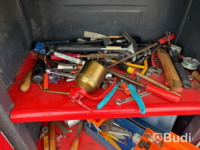 Verktyg, maskiner & allt övrigt innehåll i container.