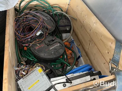 Verktyg, maskiner & allt övrigt innehåll i container.