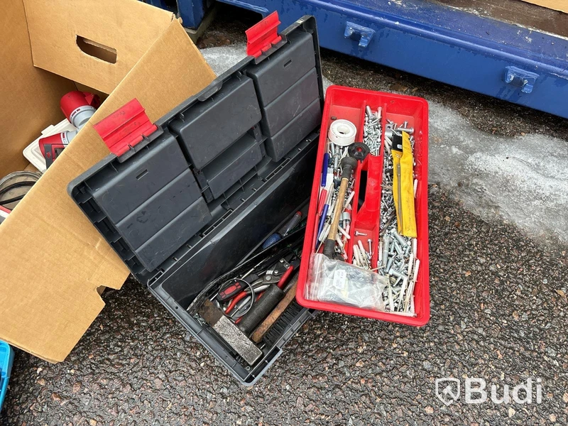 Verktyg, maskiner & allt övrigt innehåll i container.