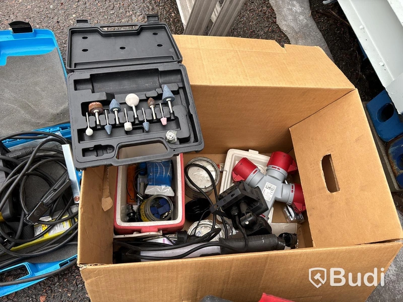 Verktyg, maskiner & allt övrigt innehåll i container.