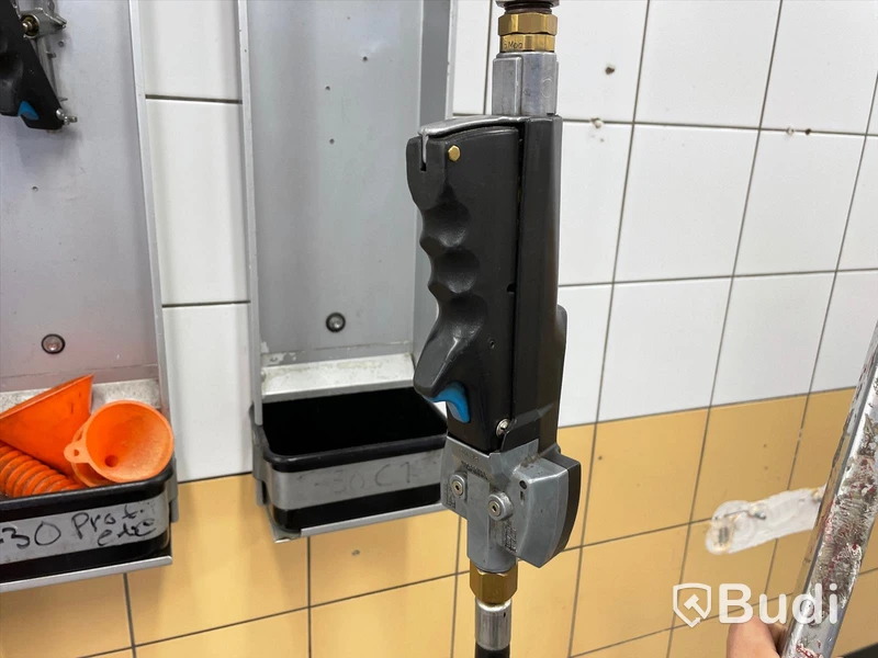 6 st varav 2 st Orion och 4 st Samoa distributionssatser för oljepåfyllning. Komplett med pump