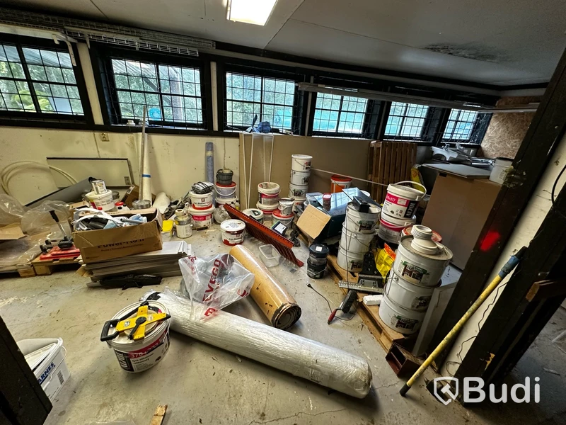 Byggprodukter, färgskak, kakelkap, vibrostavar m.m.