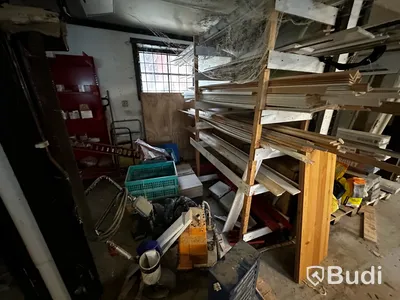Byggprodukter, färgskak, kakelkap, vibrostavar m.m.