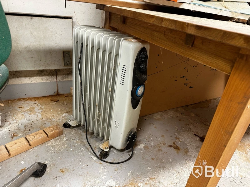 Byggprodukter, färgskak, kakelkap, vibrostavar m.m.