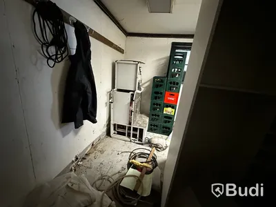 Byggprodukter, färgskak, kakelkap, vibrostavar m.m.