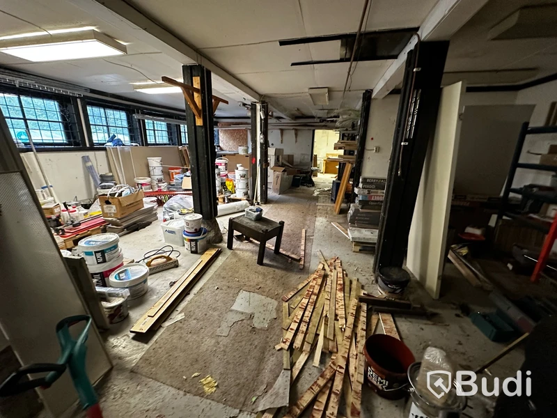 Byggprodukter, färgskak, kakelkap, vibrostavar m.m.