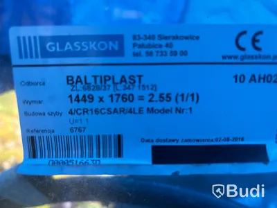 2 st tälthallar med mycket innehåll.