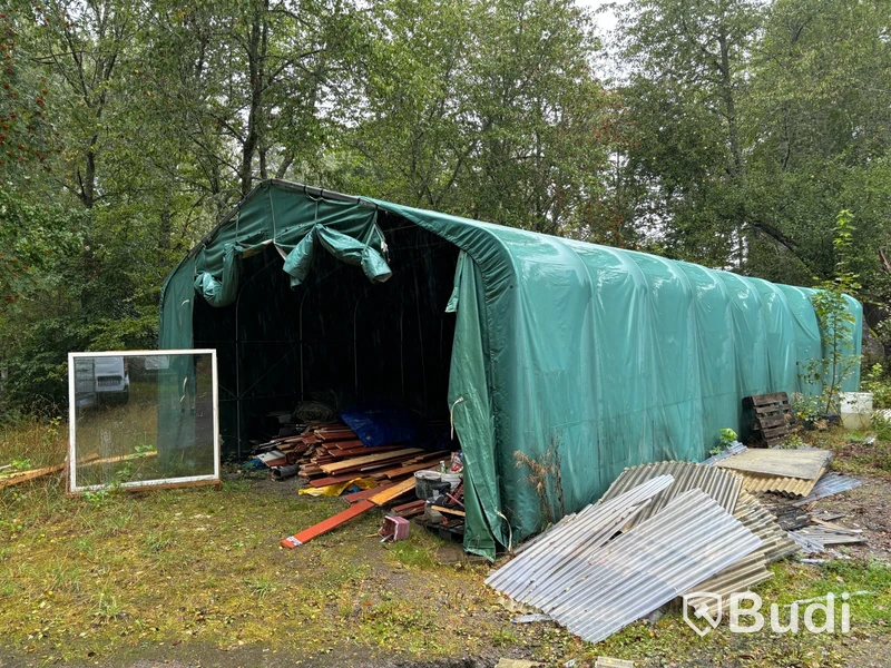 2 st tälthallar med mycket innehåll.