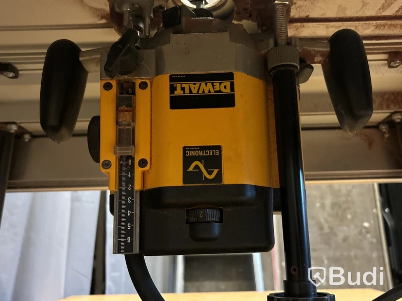 Fräsbord Dewalt DE2000
