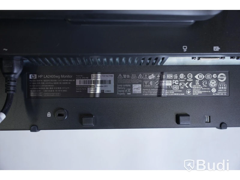 2 ST Olika Datorskärmar HP HSTND2681W, HSTND2691F