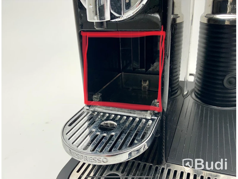 Nespresso D120. Saknar en lucka, kolla sista bilden.