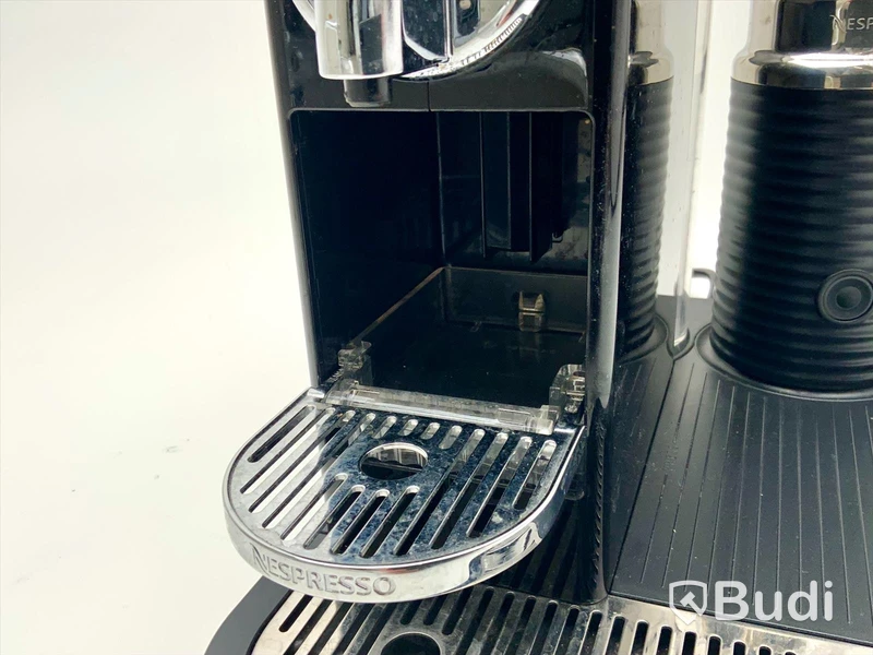 Nespresso D120. Saknar en lucka, kolla sista bilden.
