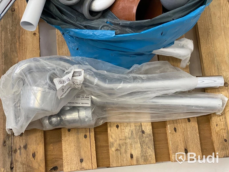 3 st vattenlås och diverse avloppsmateriel