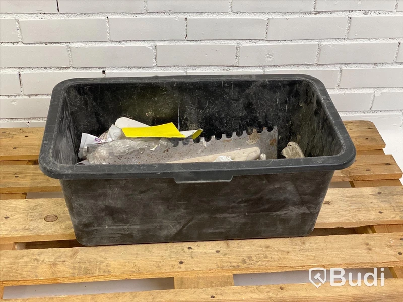 Låda med byggtillbehör