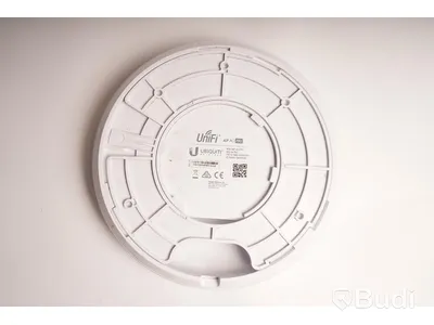 Wi-Fi accesspunkt, förlängare till nätverk samt sladdar. Ubiquiti UniFi AP-AC PRO, Tp-Link RE305