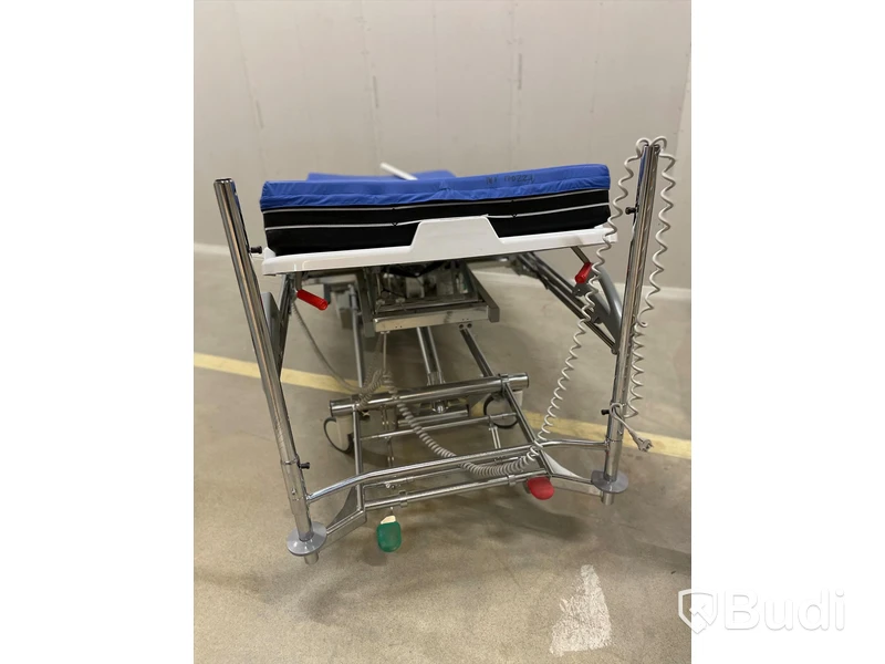 Sjukhussäng elektrisk justerbar - Merivaara, madrass Care of Sweden. Begagnad. Funktionstestad.