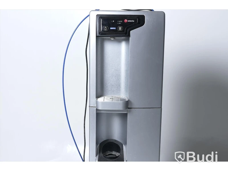 Vattenautomat för stilla - och kolsyrat vatten BRITA