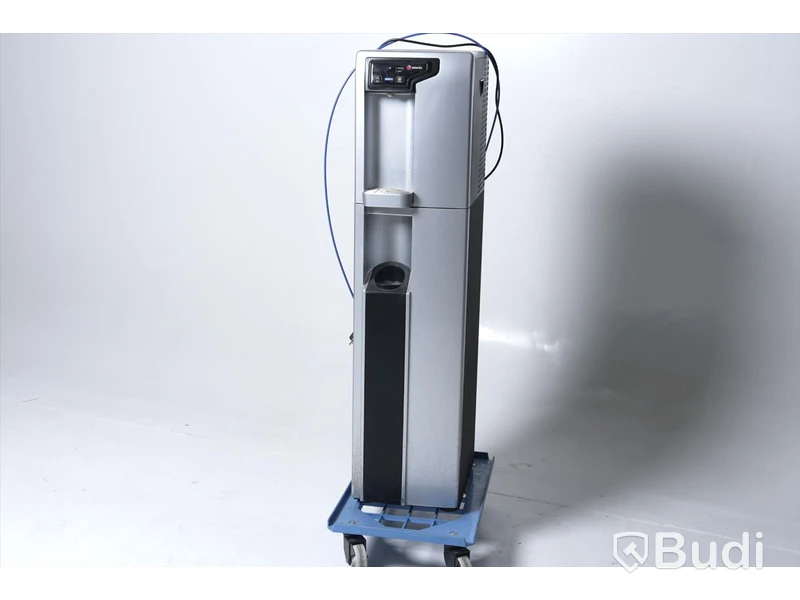 Vattenautomat för stilla - och kolsyrat vatten BRITA
