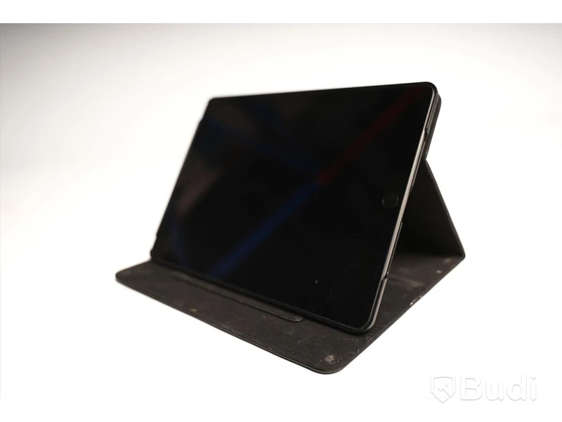iPad 8th gen. 32gb WiFi, med skal i skinn från Deltaco. Funktionstestad. - ej laddare