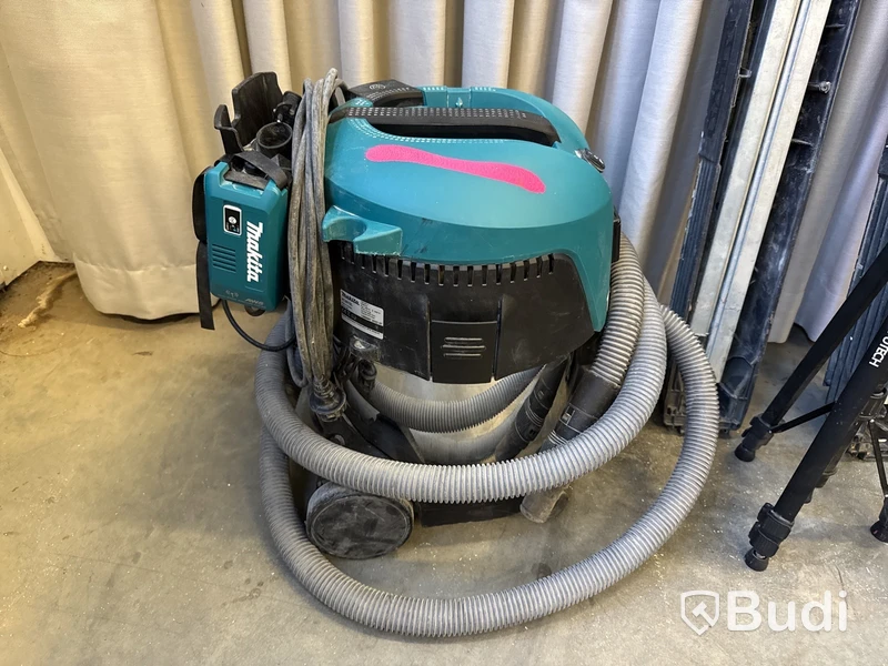 Dammsugare Makita VC2912L med blåtandsenhet WUT02, arbetsbockar & kamerastativ