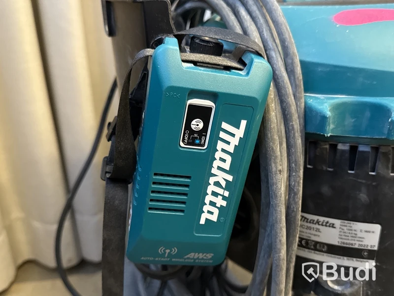 Dammsugare Makita VC2912L med blåtandsenhet WUT02, arbetsbockar & kamerastativ