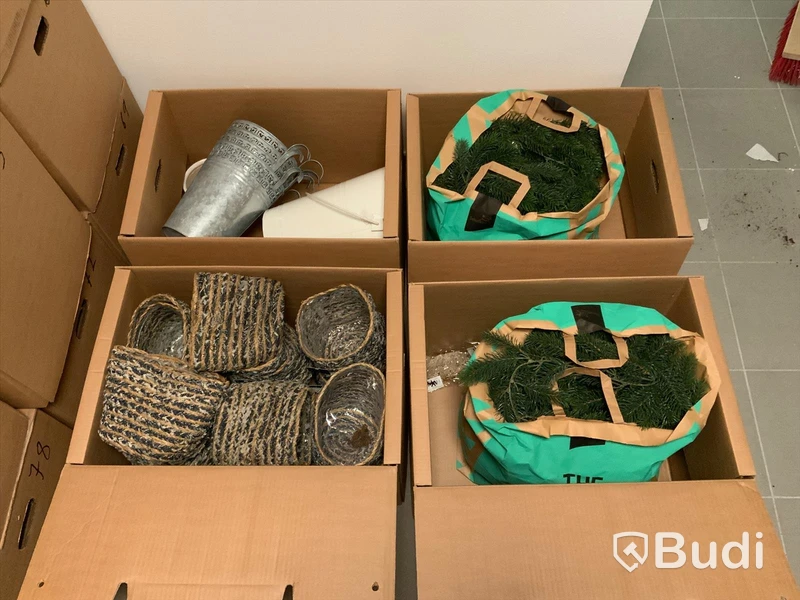 krukor i plåt och keramik, Hink & tallris i plast