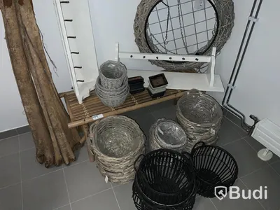 Bambu bänk, klädhängare, dekorations träd & div korgar olika storlekar mm