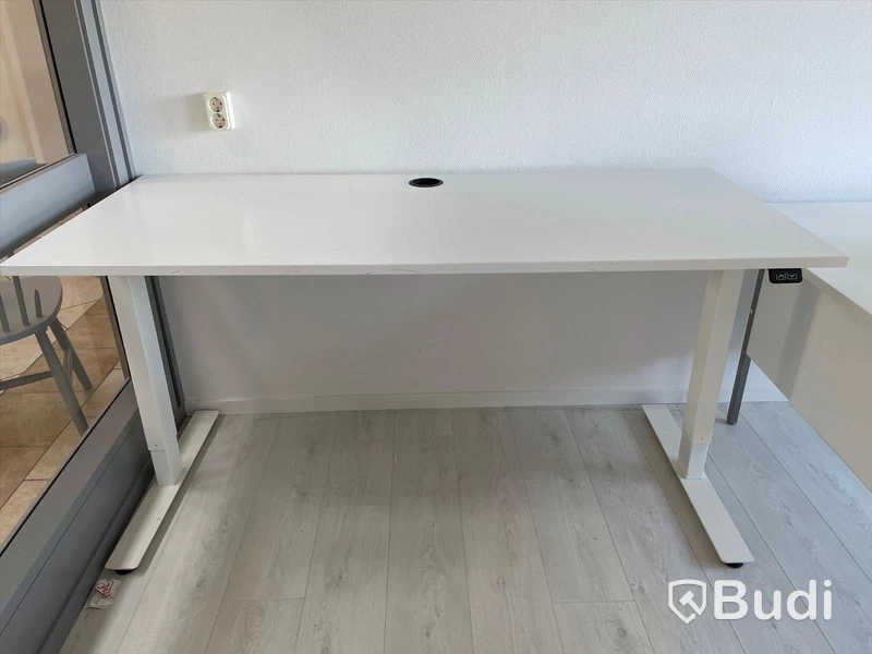 Elektriskt höj och sänkbart skrivbord vitt