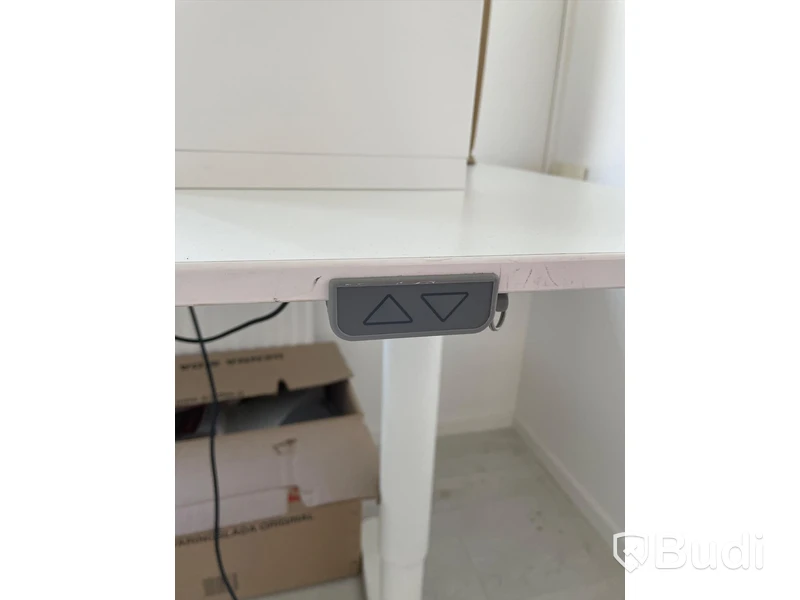 Elektriskt höj och sänkbart skrivbord vitt