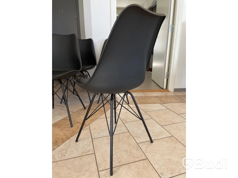 4st svarta plaststolar