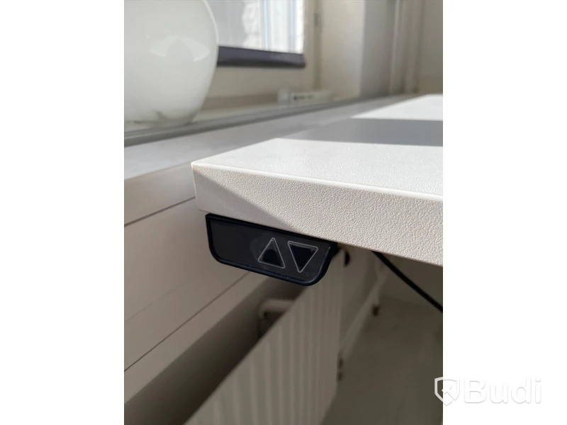 Elektriskt höj och sänkbart skrivbord vitt