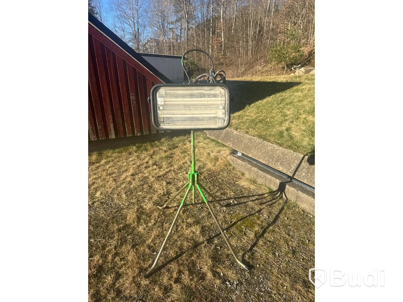 7 st bygglampor på stativ