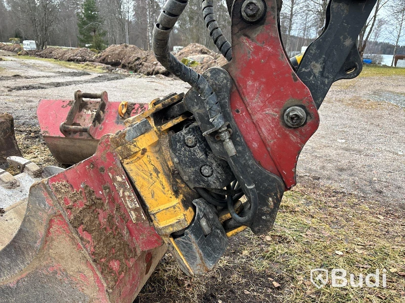 Bandgrävare Bobcat E50 med tiltrotator & redskap | 3989h | 2011
