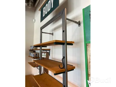 Väggfäst butikshylla