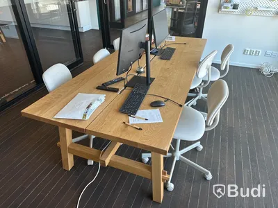 Konferensbord samt 6 st. kontorsstolar