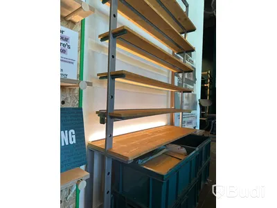 Väggfäst butikshylla
