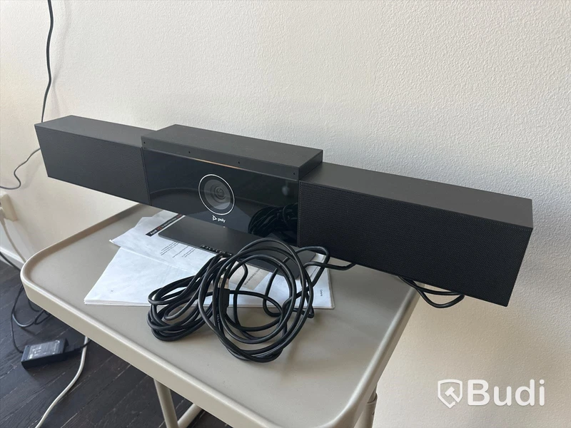 Tv samt konferenskamera - Samsung och poly