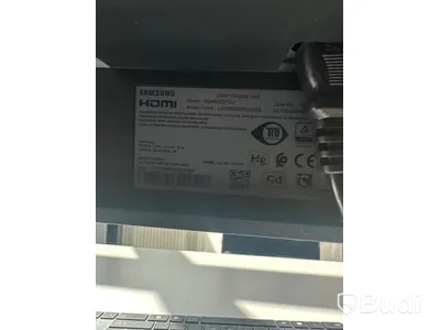 Höj och sänkbart skrivbord, kontorsstol, skärm samt golvlampa