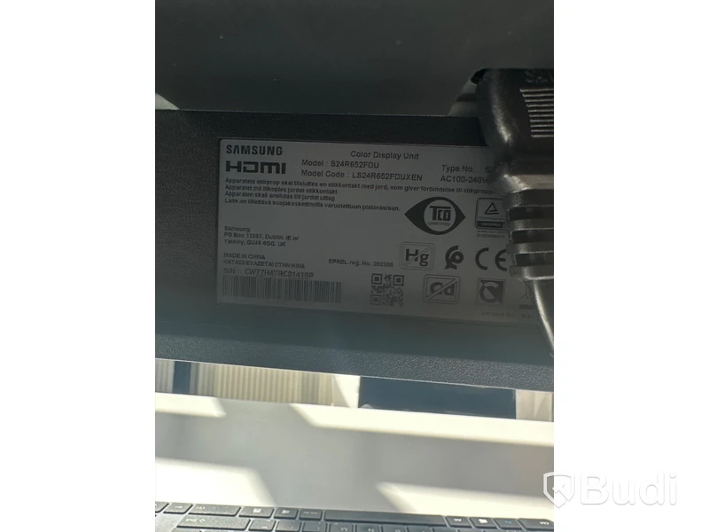Höj och sänkbart skrivbord, kontorsstol, skärm samt golvlampa