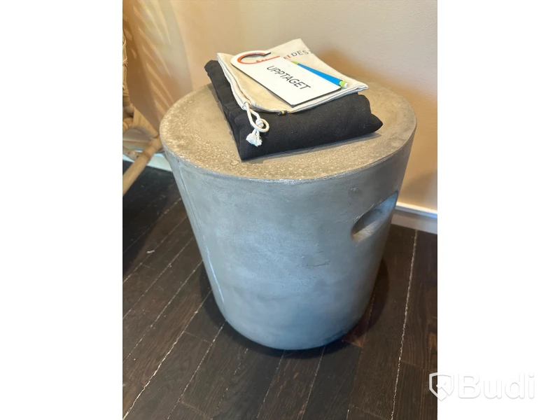 Vilosäng, pall, matta samt fåtölj - Granit