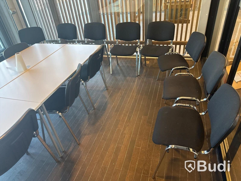 6 st. ihopfällbara bord samt 20 st. stolar - Kinnarps och ekwo