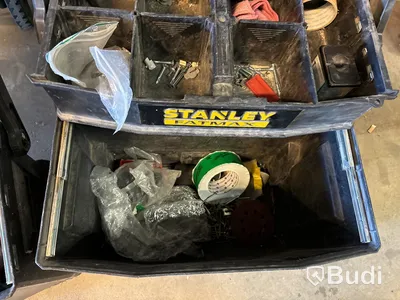 2 st Verktygsvagnar med innehåll.
