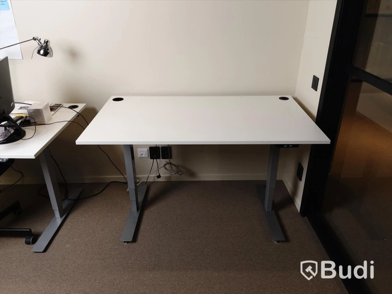 Elektriskt höj och sänkbart skrivbord vitt