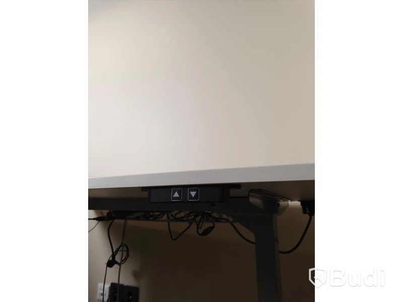 Elektriskt höj och sänkbart skrivbord vitt