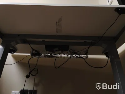 Elektriskt höj och sänkbart skrivbord vitt