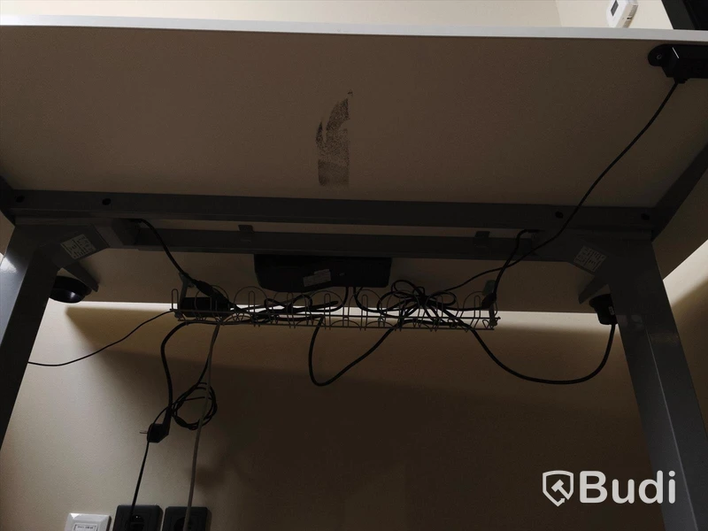 Elektriskt höj och sänkbart skrivbord vitt