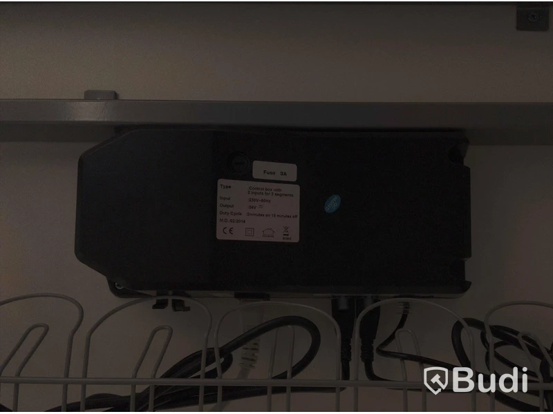 Elektriskt höj och sänkbart skrivbord vitt